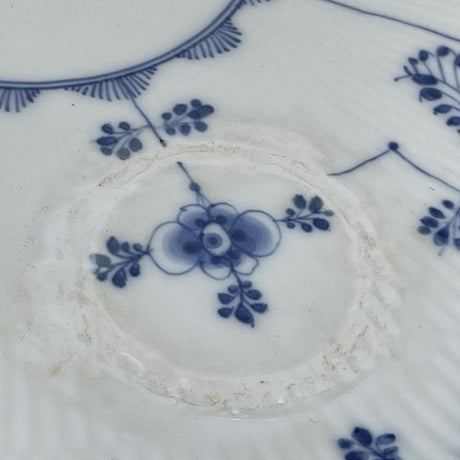 Musselmalet Riflet rundt fad fra 1780-1800