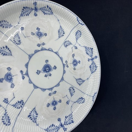 Musselmalet Riflet rundt fad fra 1780-1800