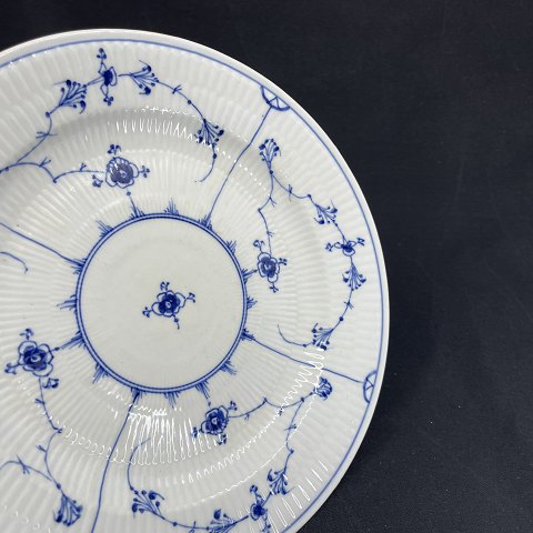 Antique Mussel painted Fluted dinner plate, 1779-1814