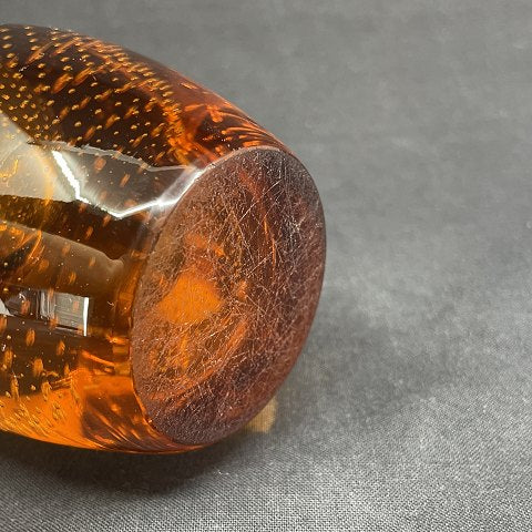 Gylden orange orkidevase fra Kastrup Glasværk