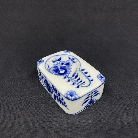 Mussel-painted fluted pipe holder from Royal Copenhagen