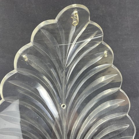 A pair of large leaves for a prism crown