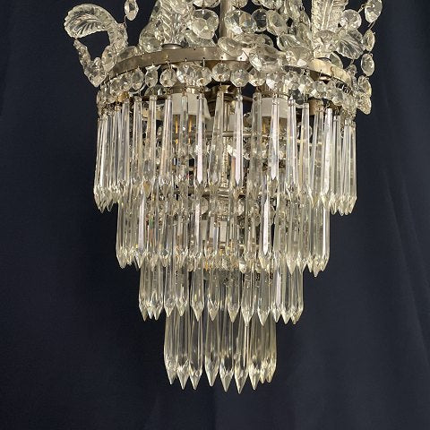 Fine detailed chandelier with glass leaves