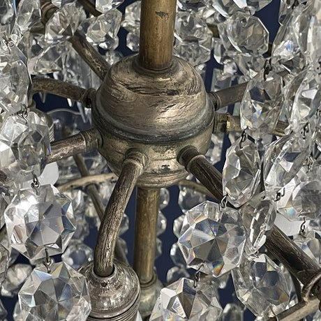 Usædvanlig detaljeret prismelysekrone