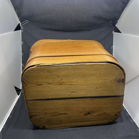 Large Swedish ordinary bread box