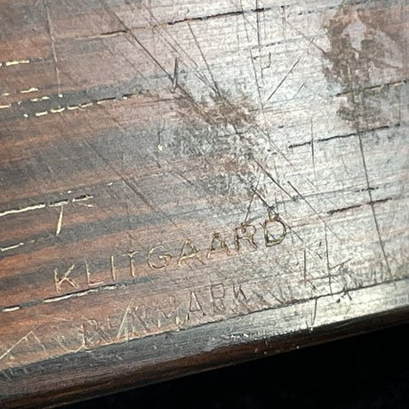 Usædvanligt stort Alfred Klitgaard skrin med jetoner