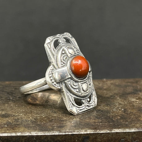 Art deco ring i sølv med perle i rav