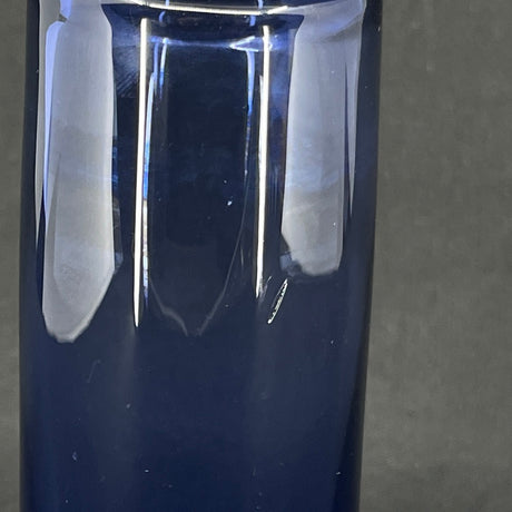 Sapphire blue vase, 17 cm.