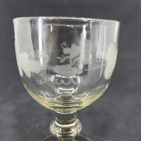 Mylenberg wine leaf glass
