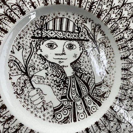 Round brown Bjørn Wiinblad plate