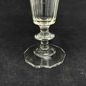 Facetteret champagnefløjte fra 1800 tallet