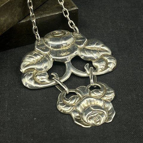 Art nouveau pendant with roses