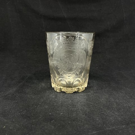 Glas med adeligt monogram - Sponneck