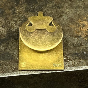 Royal badge for buttonhole 1870-1940 in gold