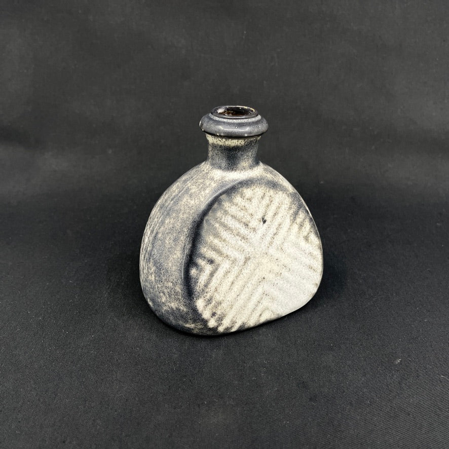 Kähler vase i askegrå glasur, 11 cm.