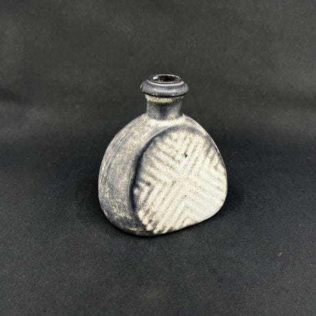 Kähler vase in ash-grey glaze, 11 cm.