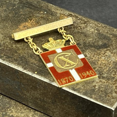 King's mark with beam 1870-1940 in gold