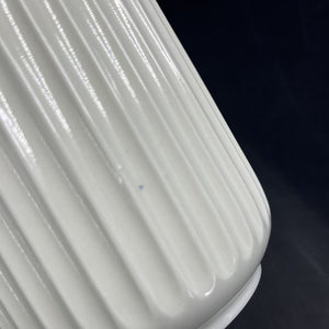White Lyngby vase, 20 cm.