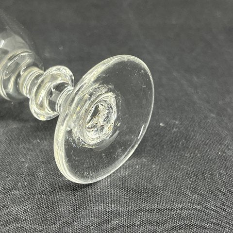 Ribbon cut Berlinois cordial glass, 8 cm.