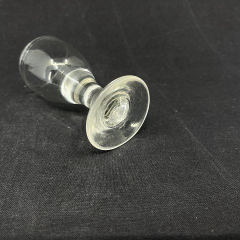 Æggeformet snapseglas fra 1800 tallet