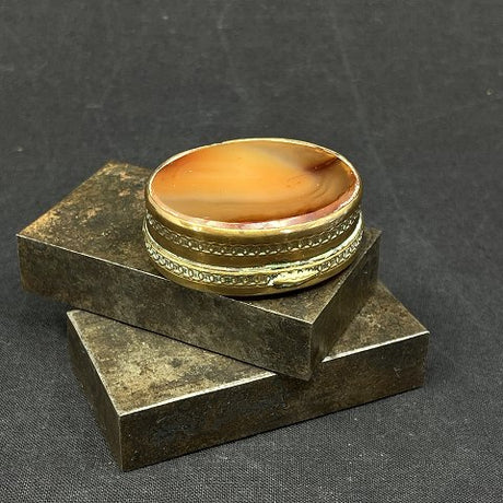 Oval pill box with ribbon agate