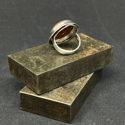 Ring i sølv med stor glitrende sten