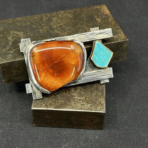 Stor broche af Ole W. Jacobsen