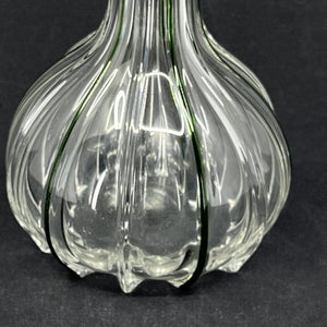 Høj vase med grønne bånd fra 1920'erne