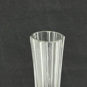 Slank vase med små fødder