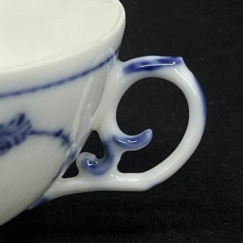 Blue Fluted Plain tea cup fr0m 1820-1850