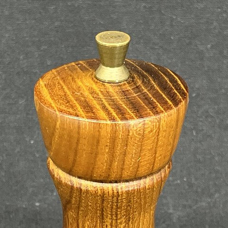 Moderne peberkværn i teak