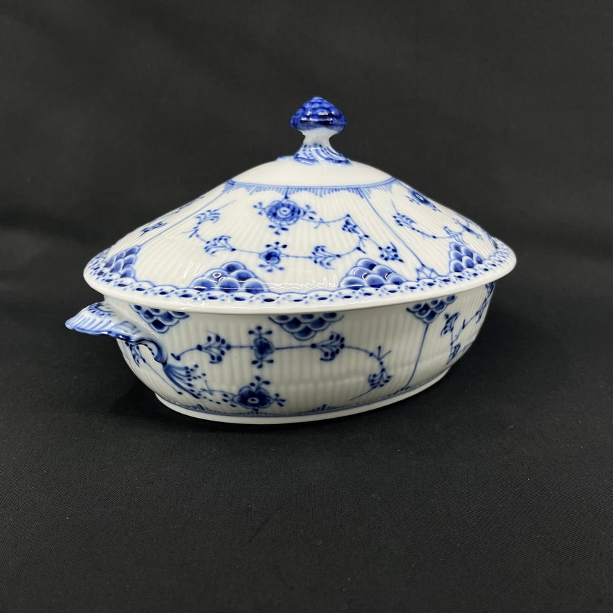 Blue Fluted Half lace lidded dish, 1/622