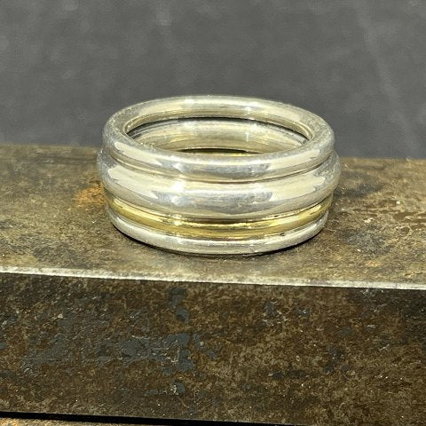 Ring in silver with detail in gold