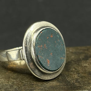 Ring from the 1930s with heliotrope