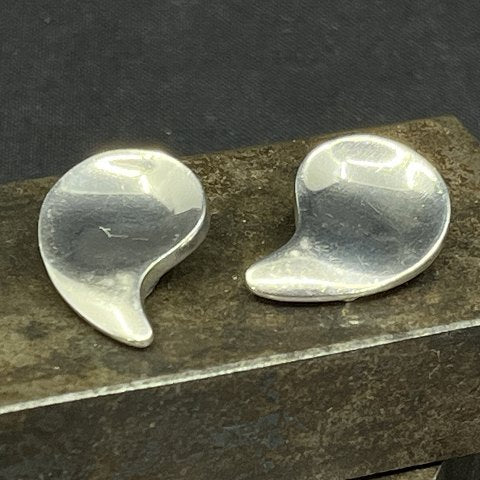 A pair of Nanna Ditzel ear clips from A. Michelsen