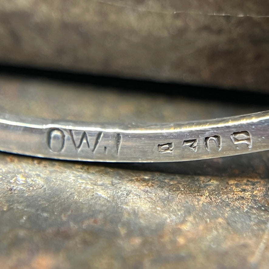 Usædvanlig broche af Ole W. Jacobsen