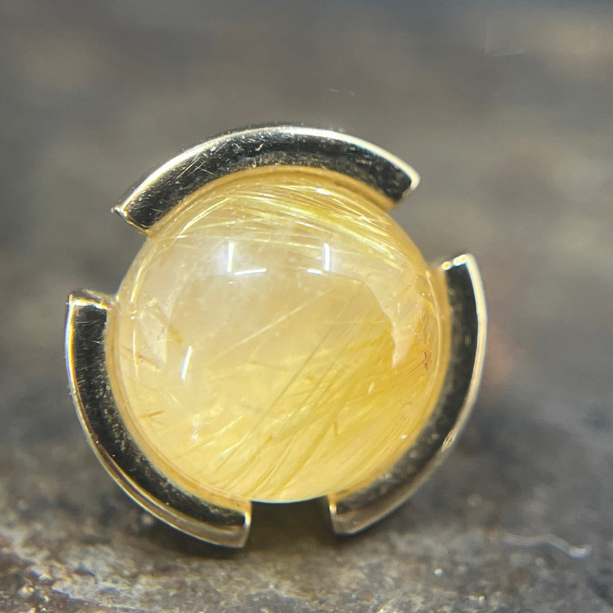 Ørestikker i guld med rutil quartz