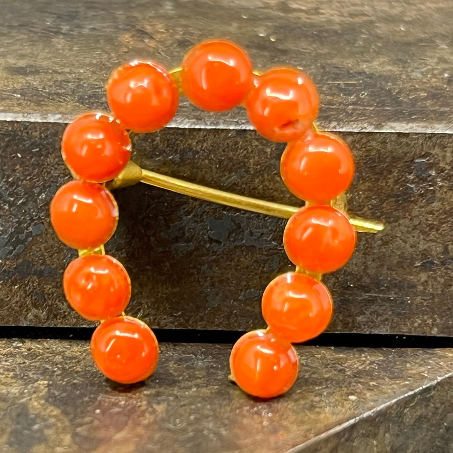 Nice brooch with coral - horse shoe