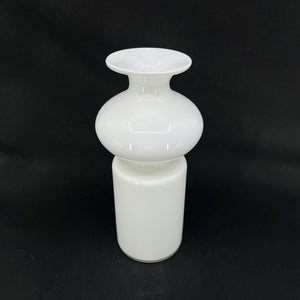 White Carnaby vase, 23.5 cm.