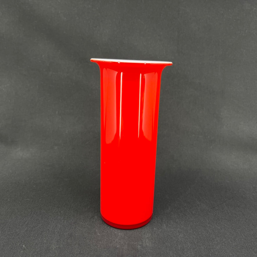 Rød Regnbue vase fra Holmegaard, 17,5 cm.