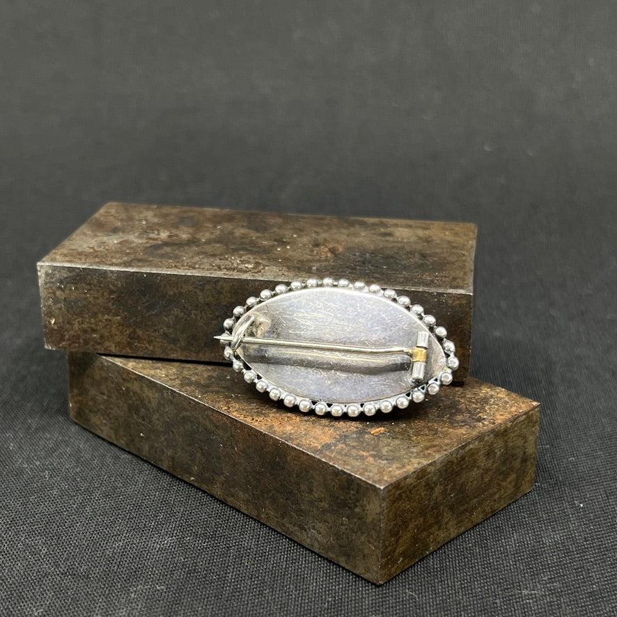 Art deco broch med rav fra 1930'erne