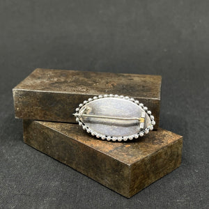 Art deco broch med rav fra 1930'erne