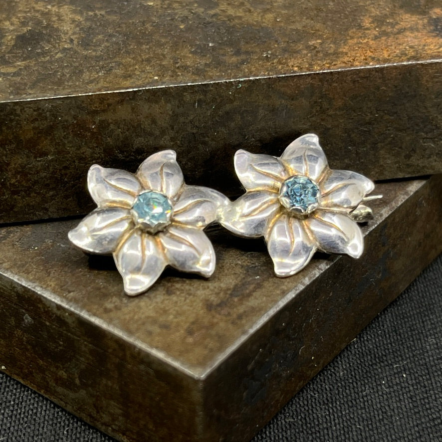 Modern brooch with light blue glitter stones