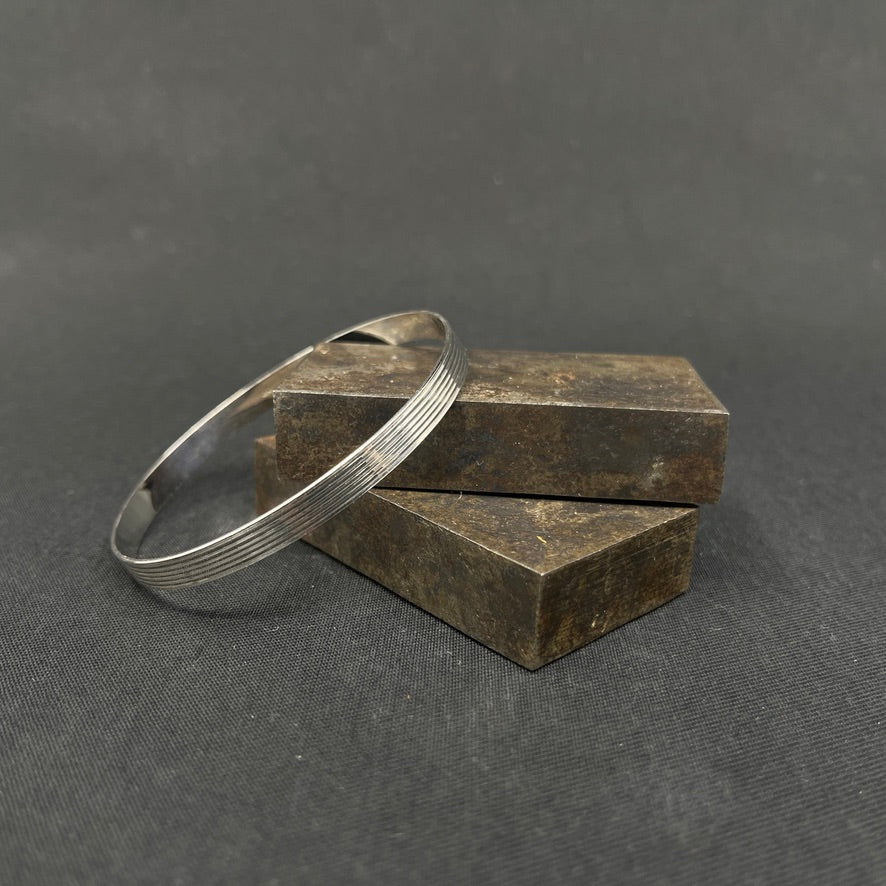 Moderne armring fra Hugo Grün