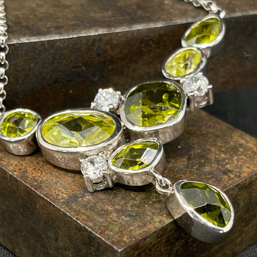 Necklace in silver with green stones