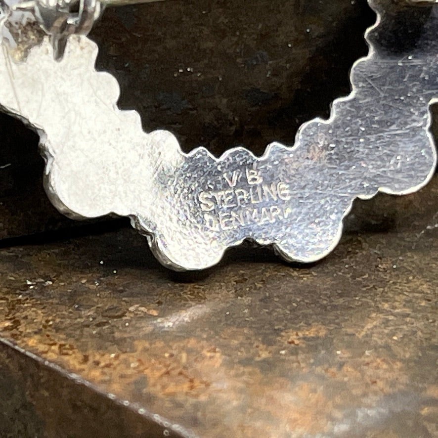 Blå broche fra Volmer Bahner