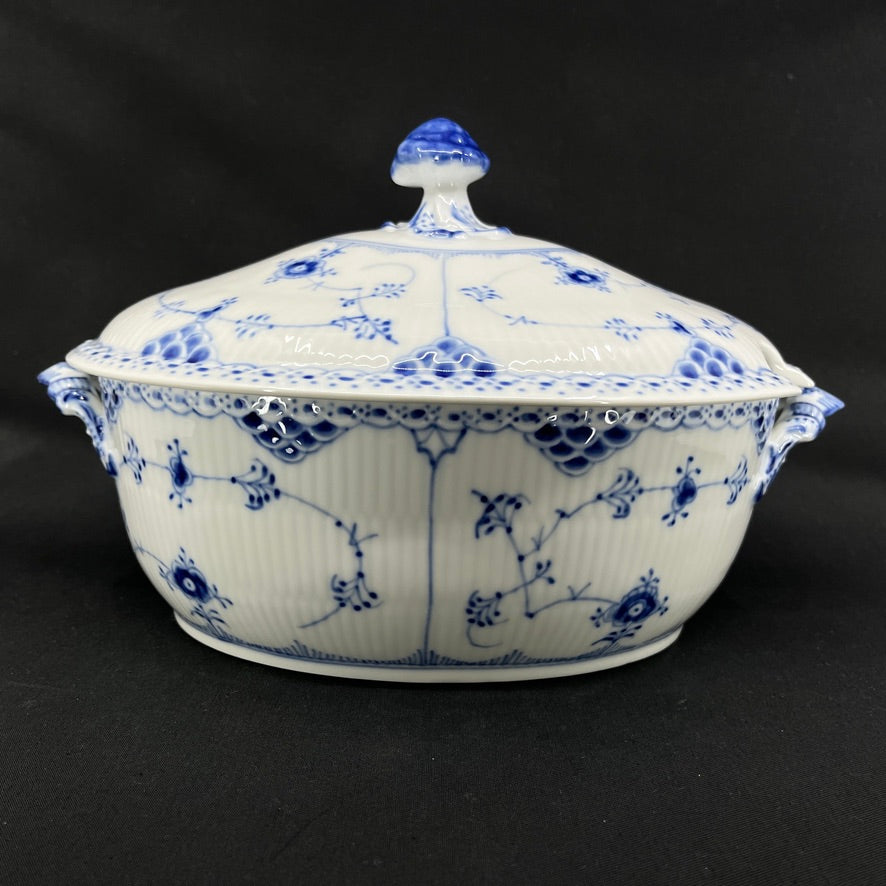 Blue Fluted Half Lace tureen 1/595