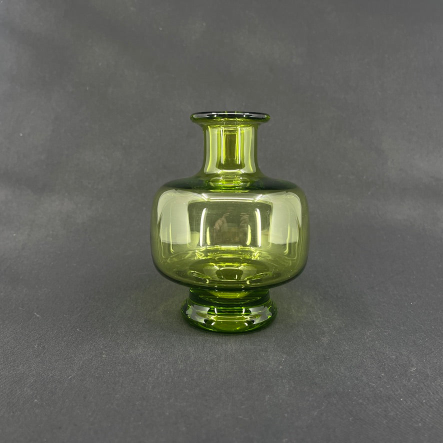 Majgrøn vase fra Holmegaard, 13 cm.