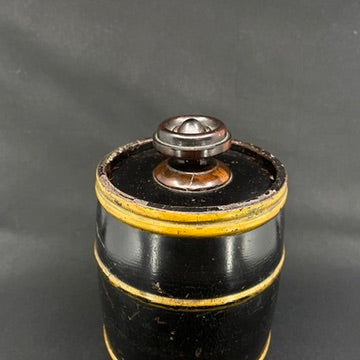 Tobacco box from 1910–1920, shaped like a barrel.