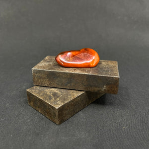 Broche i poleret rav